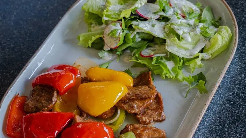 Etli gyzgyn salat