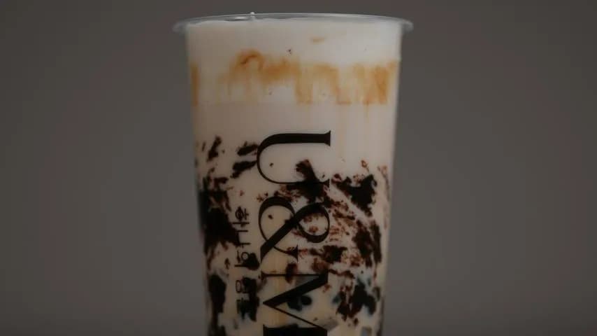 Karamel süýt bilen Oreo we Sliwoçnyyý penka