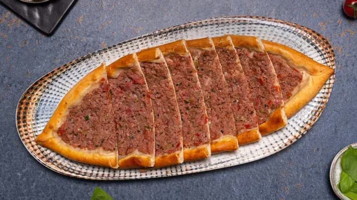 Farşly we peýnirli pide