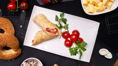 Gouda we pomidor bilen blinjikler