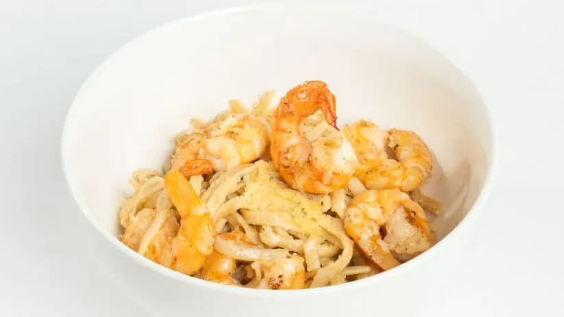 Karides we parmesan bilen wok