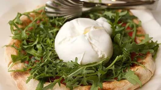 Buratta bilen pizza