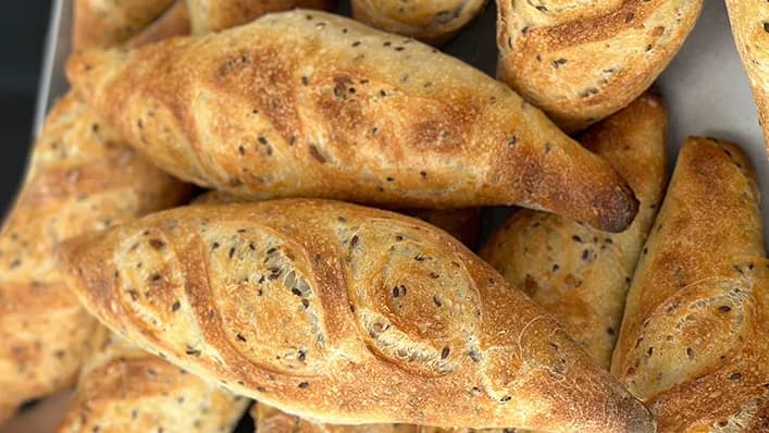 Üç görnüşli maňyzly çörek