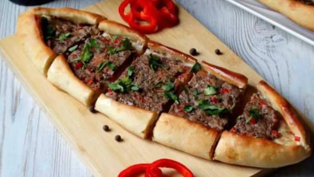 Üwelen etli pide