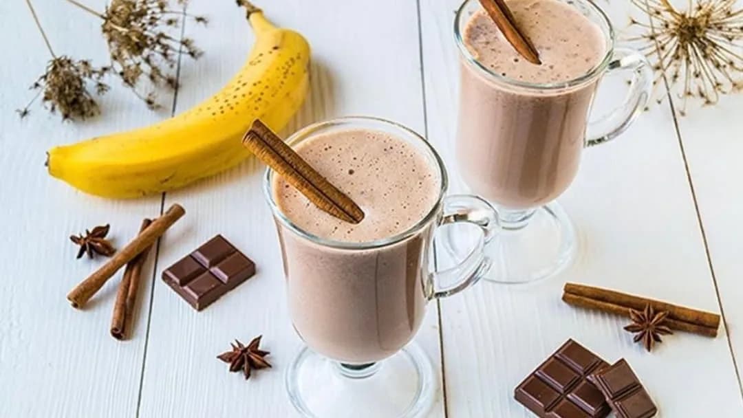 Şokoladly bananly milkşeýk