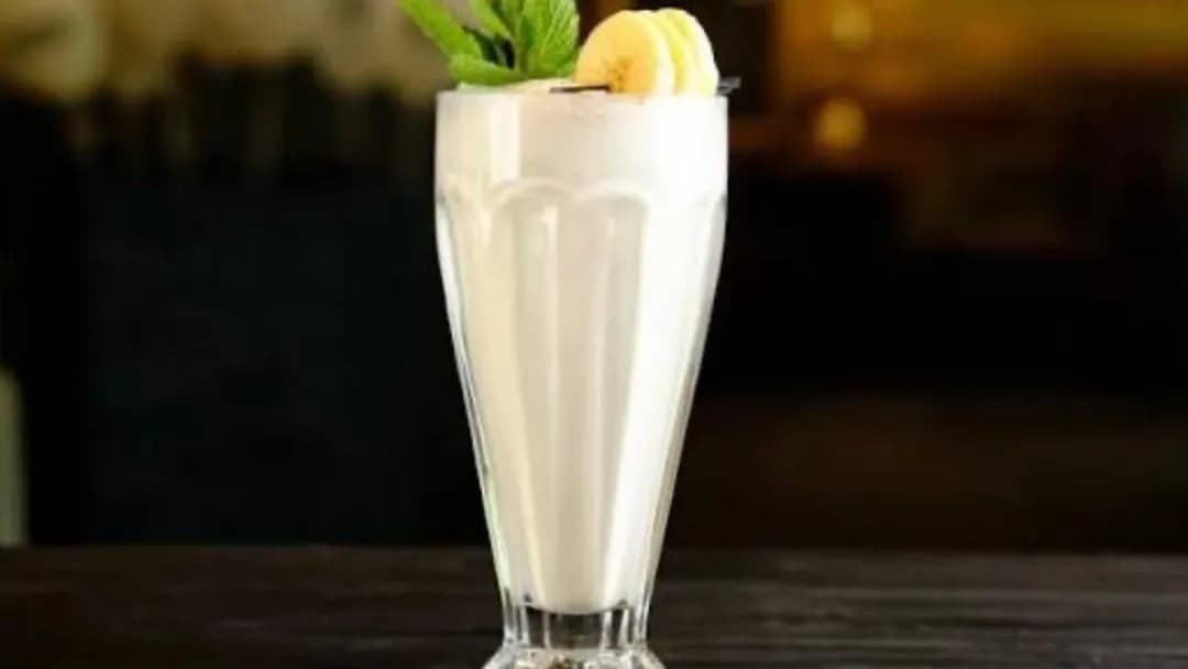 Süýtli bananly milkşeýk
