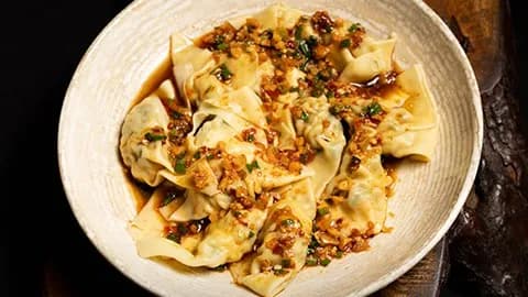 Gök önümli wontonlar