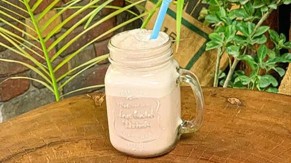 Böwürslenli milkşeýk
