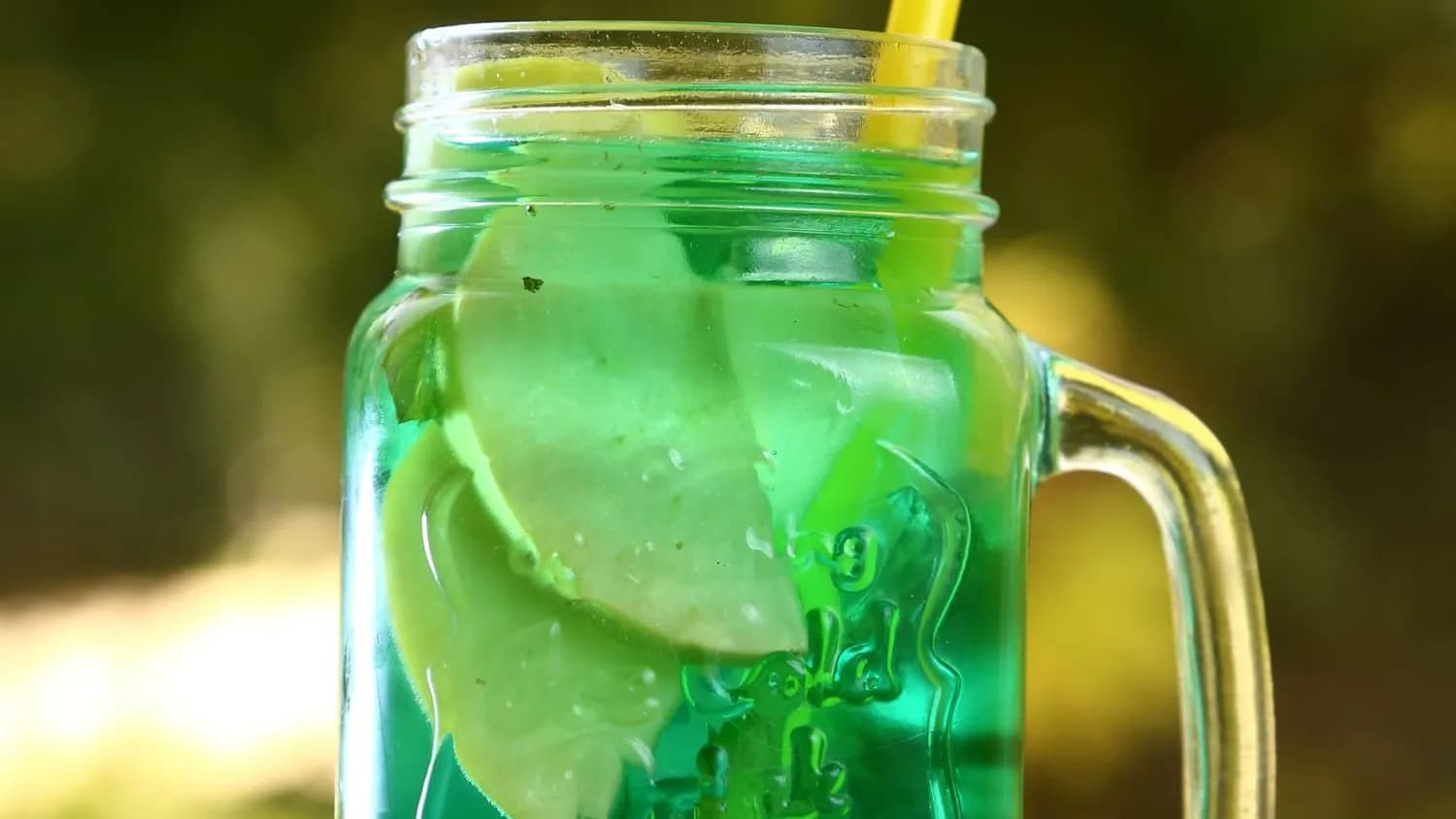 Gök almaly limonat