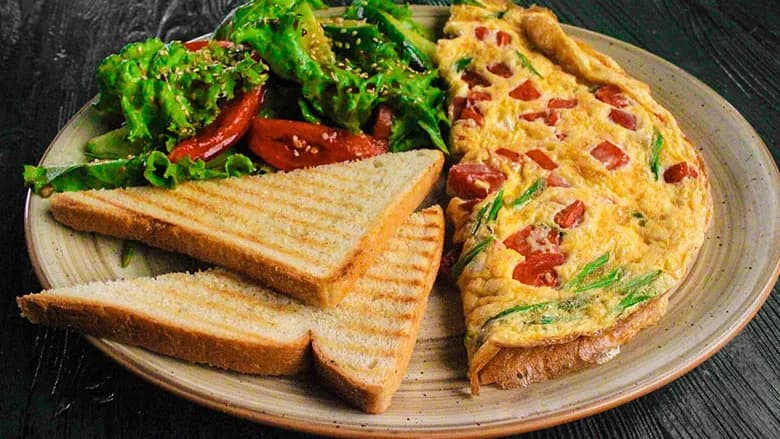 Gök sogan we pomidorly omlet