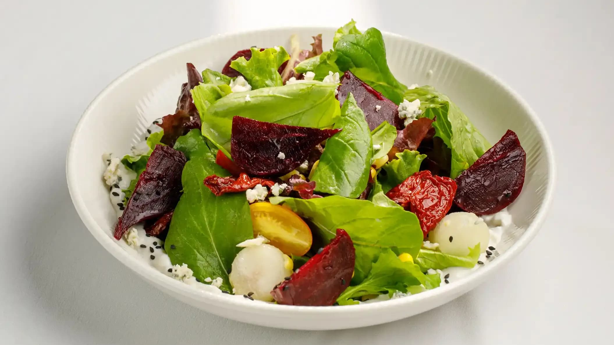 Şugundur bilen gök peýnirli salat