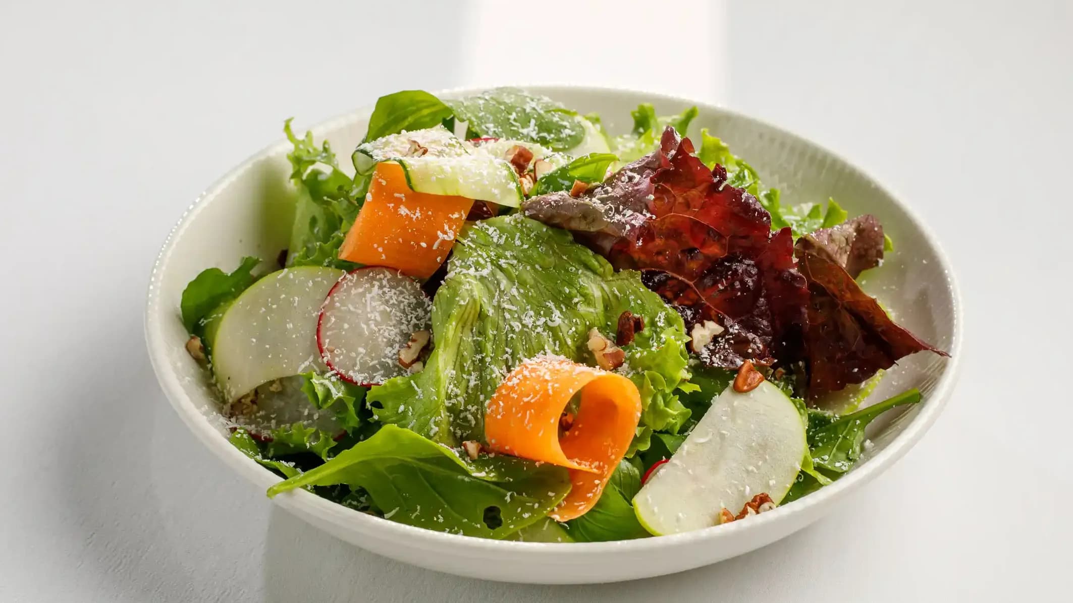 Gök önümli ýaşyl salat
