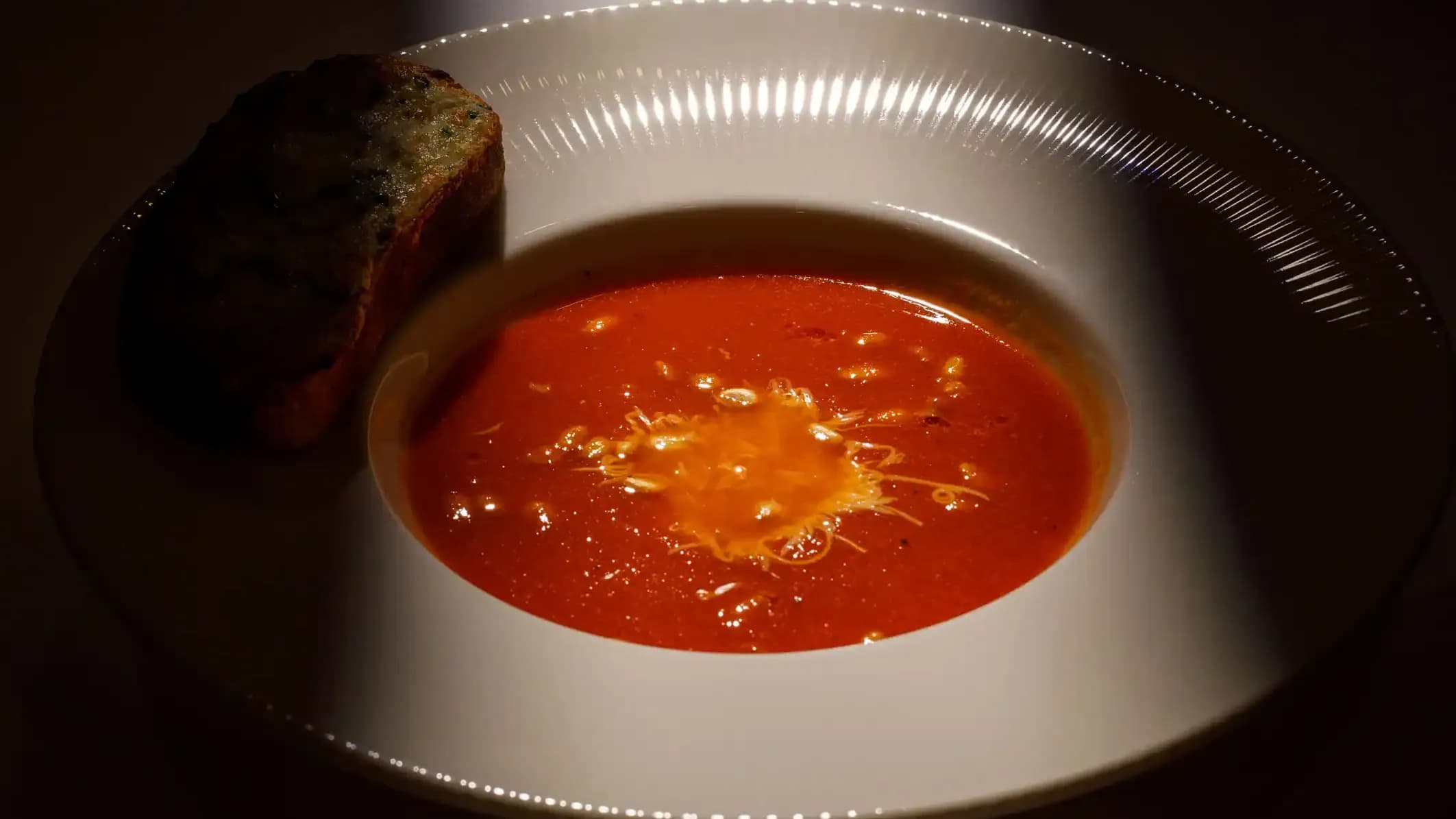 Pesto sously tomatly krem-çorba