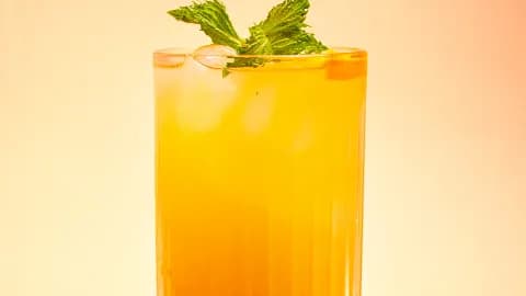 Bazilik-alma limonady