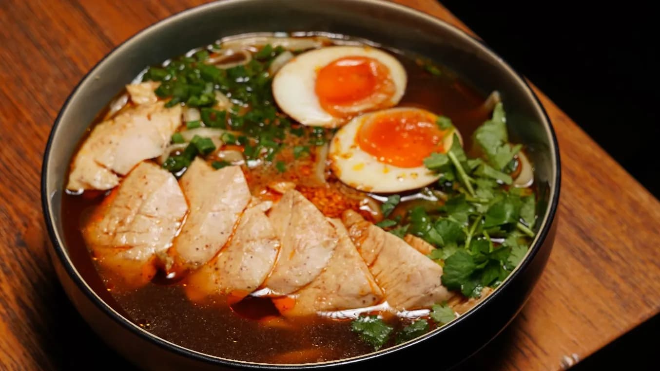 Ramen Brýus Li