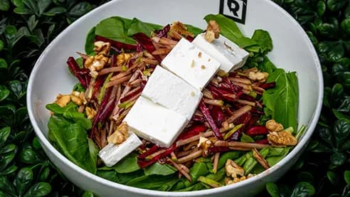 Roka we feta peýnirli salat