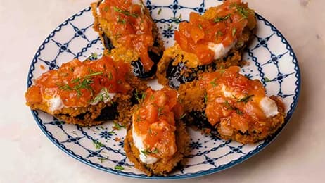 Çişikli baklajanyň üstündäki kanape