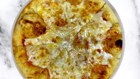 Peýnirli pizza