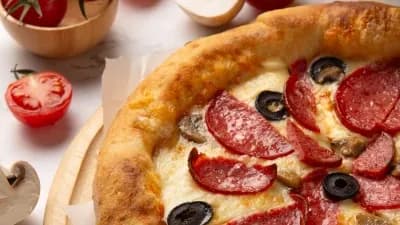 Kolbasaly italýan pizza