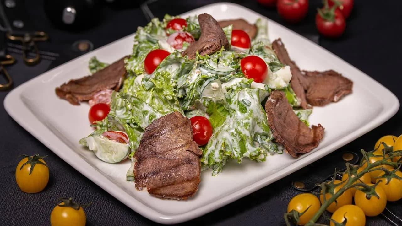 Rosbifly salat
