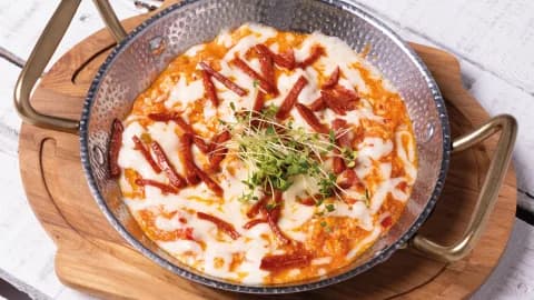 Peýnirli we büzmeçli menemen