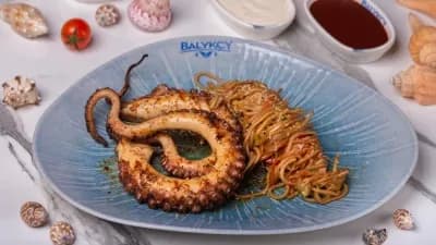 Grilde bişen osminog