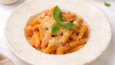 Pomidor-krem sousunda towuk bilen penne