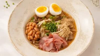 Sygyr etli ramen