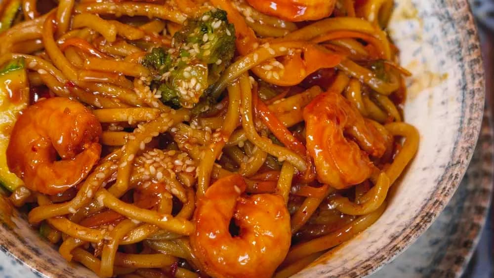 Krewetkaly udon ugrasy we tüwi