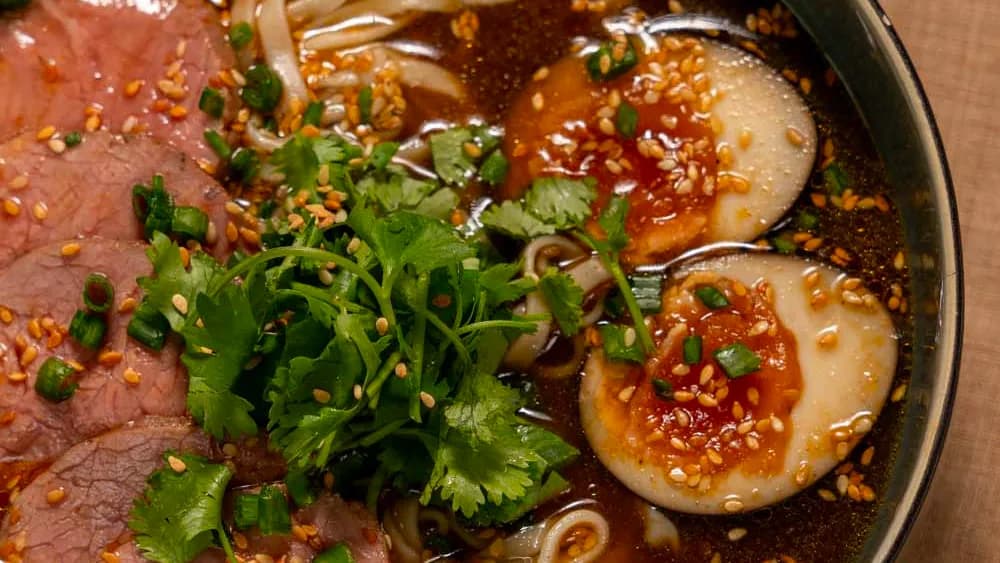 Sygyr etli ramen