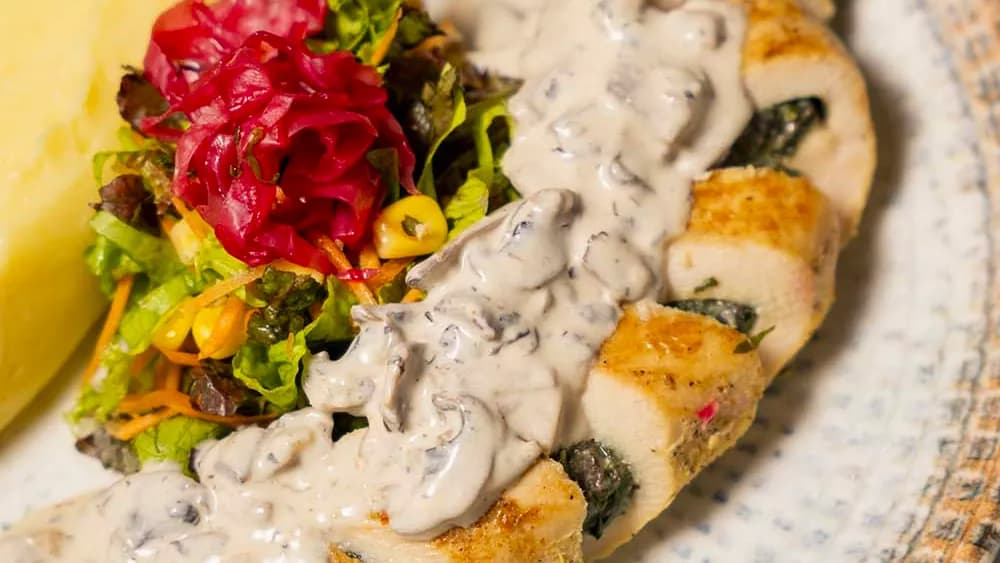 Içi doldurylan towuk döşi