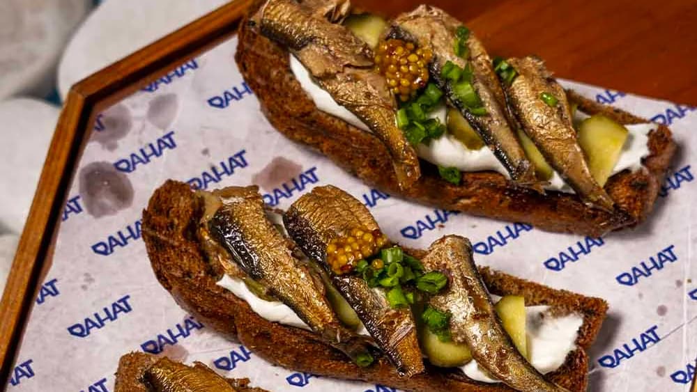Şprotly brusketta
