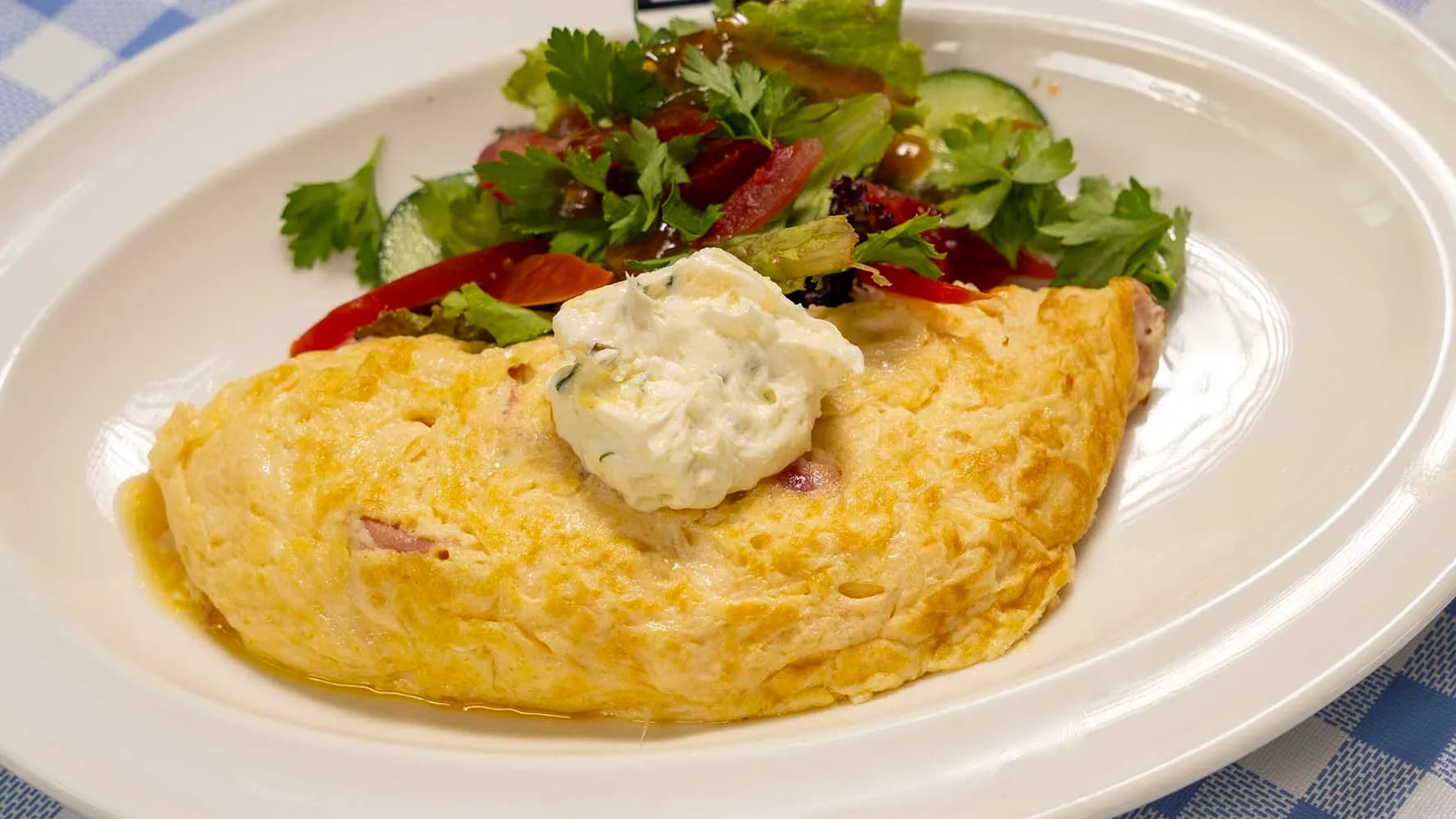 Peýnirli we wetçinaly omlet