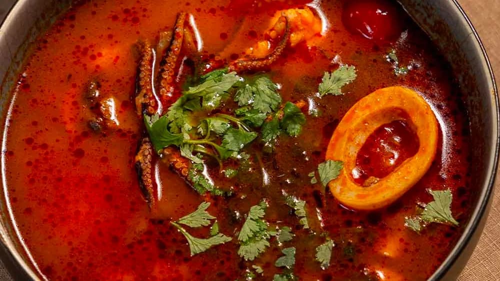 Deňiz önümli Tom yam
