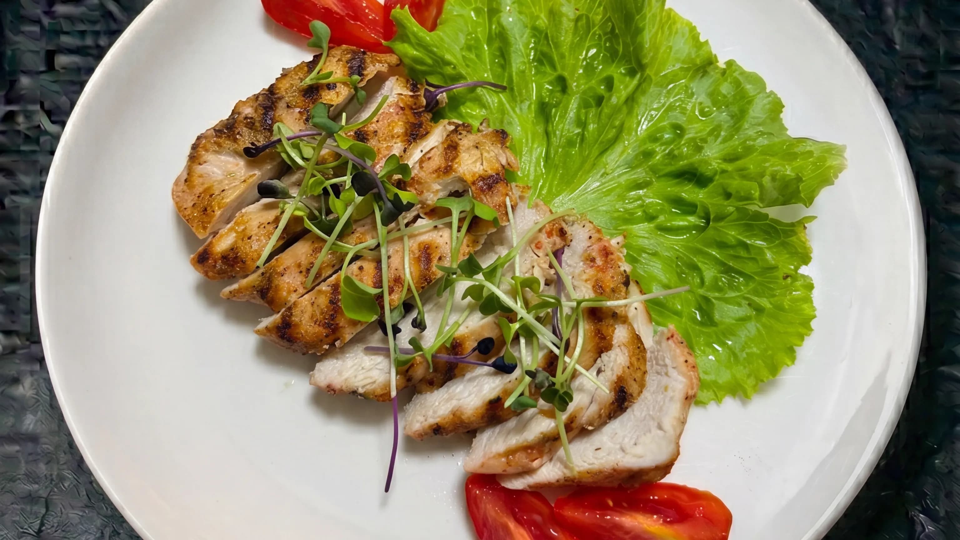 Grilde bişen towuk döşi