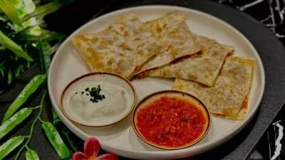 Üwelen etli gözleme