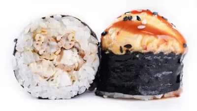 Ýylan balykly gaýmakly bişirilen roll