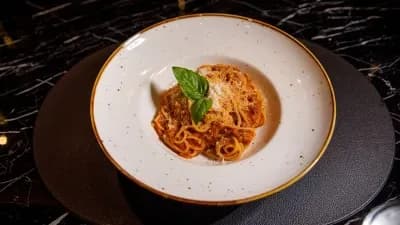Bolon sousy bilen spagetti