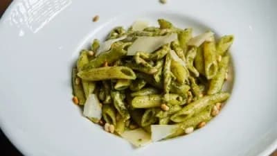 Towuk bilen makaron al pesto