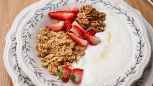 Ýer tudana we hoz bilen Granola