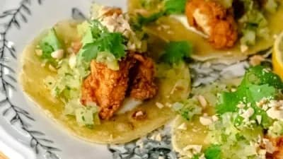 Ananas salsa bilen towuk tako