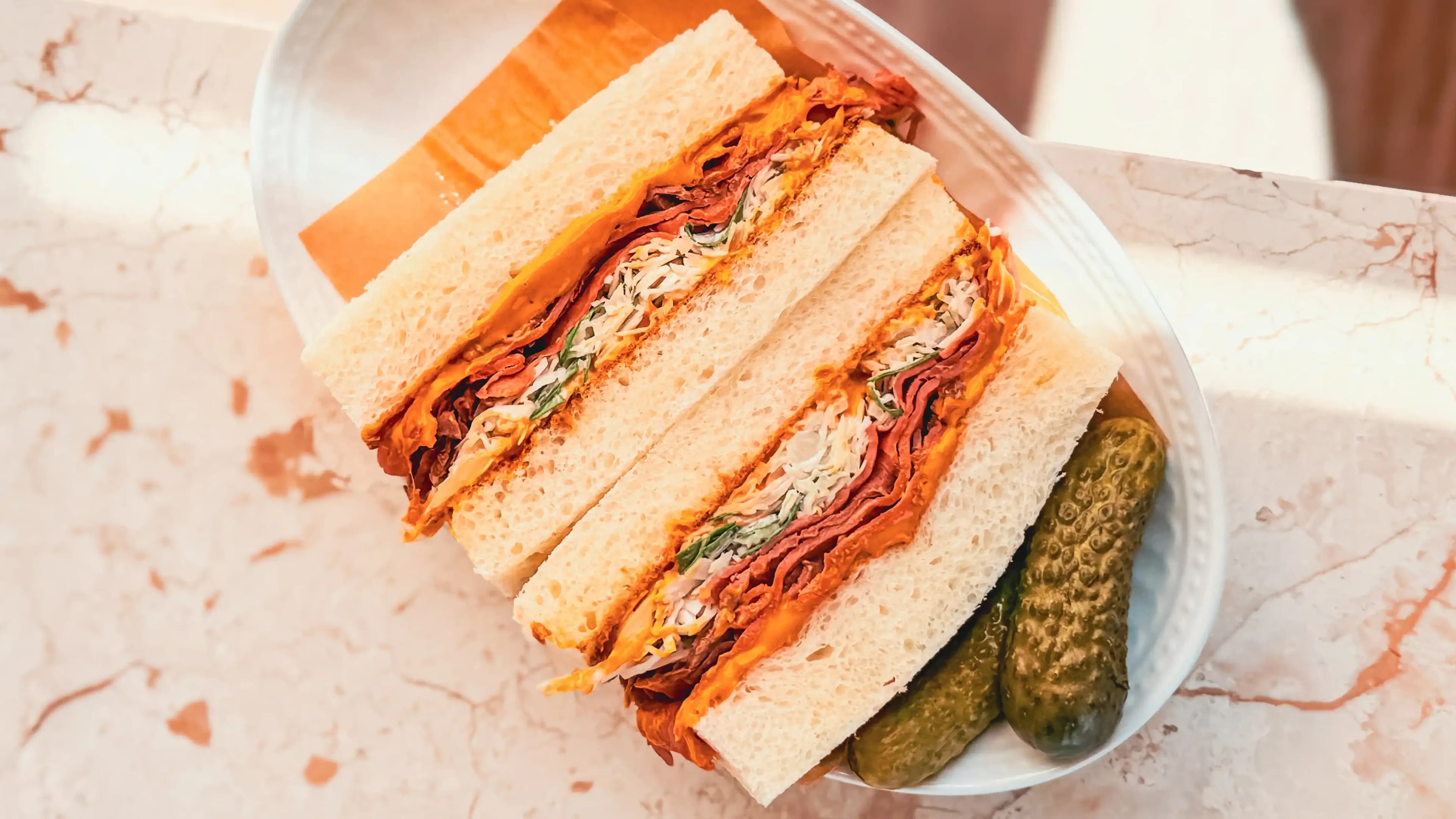 Sygyr pastrami bilen Katsu Sando