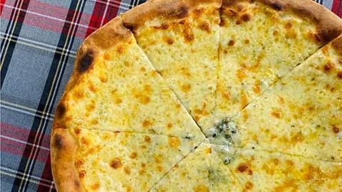 4 Peýnirli pizza