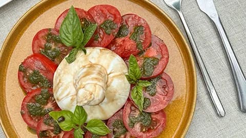 Burrata bilen kapreze