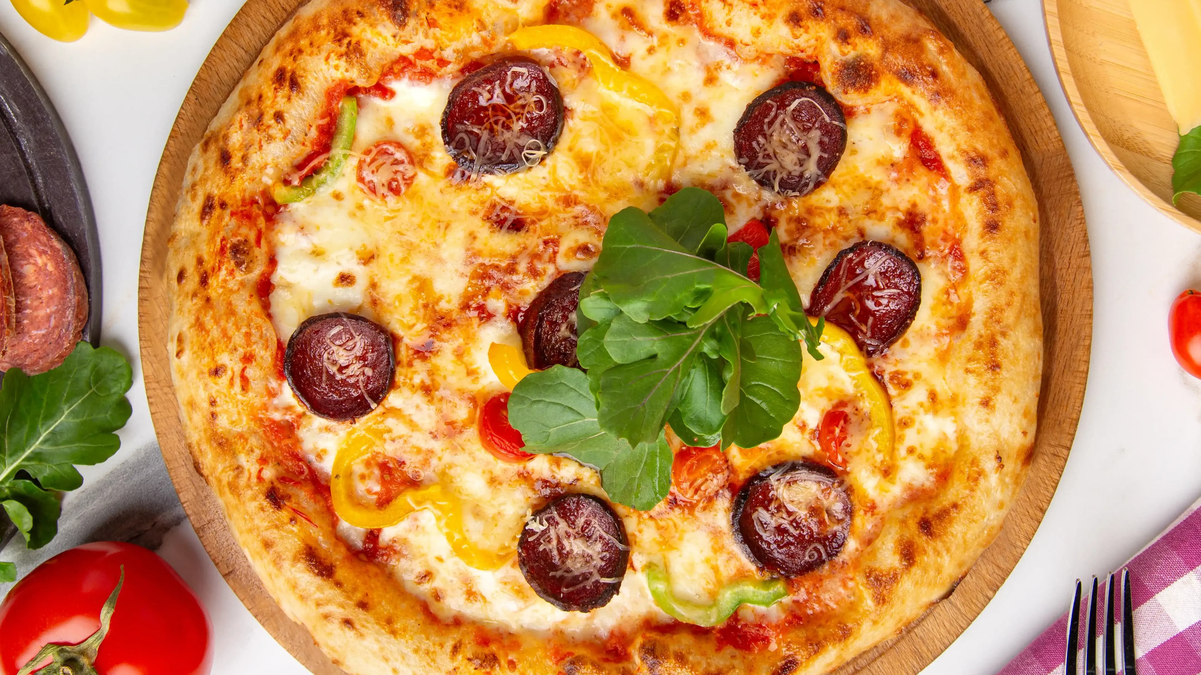 Sujuklu pizza