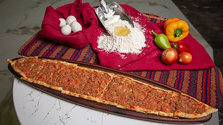 Üwelen etli pide