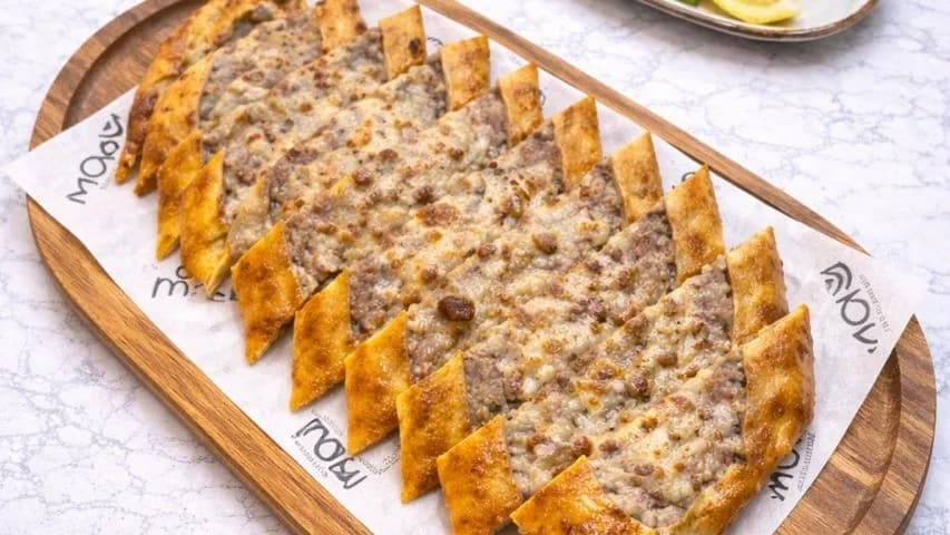 Üwelen etli pide
