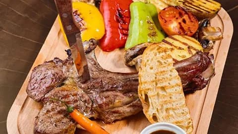 Taýýar gök önümler bilen Ribeye