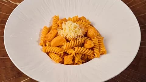 Somon bilen Fusilli