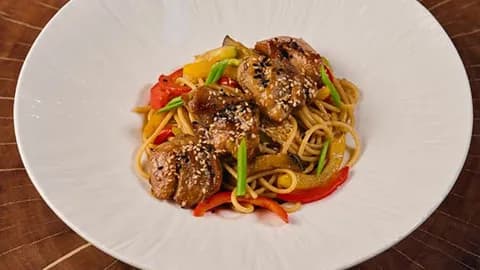 Gök önümli, gapyrgaly spagetti